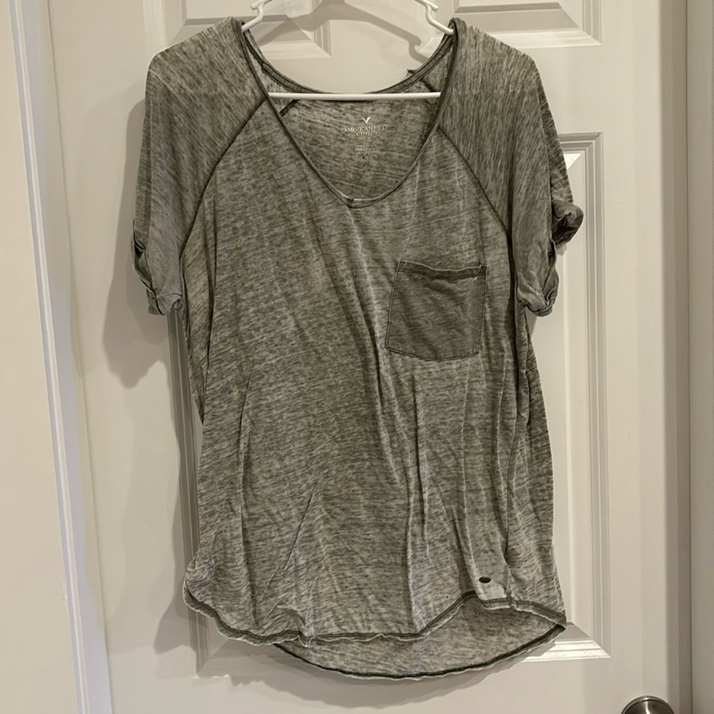 L American Eagle thin v neck green t shirt